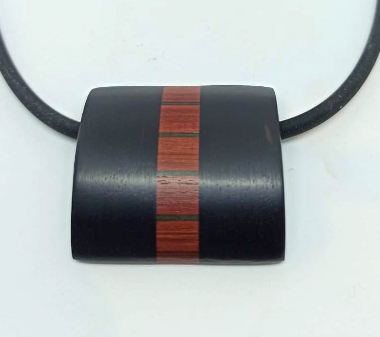 Collier Carré ébène et amarante
