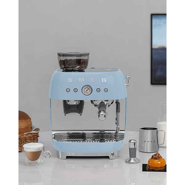 Machine à café expresso 2,4 L 1650W EGF03PBEU  Smeg