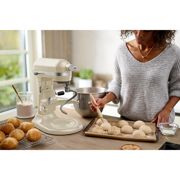 Robot pâtissier multifonction Artisan à bol relevable 5,6 L crème 5KSM60SPXEAC Kitchenaid