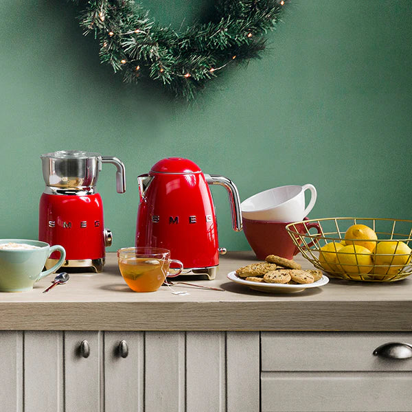 Bouilloire rouge 1,7 L 2400 W KLF03RDEU Smeg