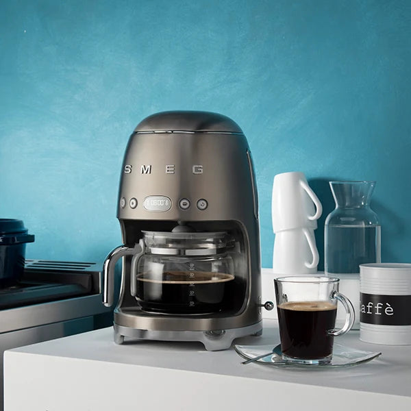 Machine à café Filtre chrome 1050 W DCF02SSEU Smeg