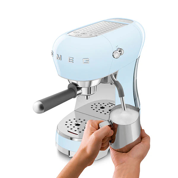 Machine à café expresso 1 L 1350 W ECF02PBEU bleu azur Smeg