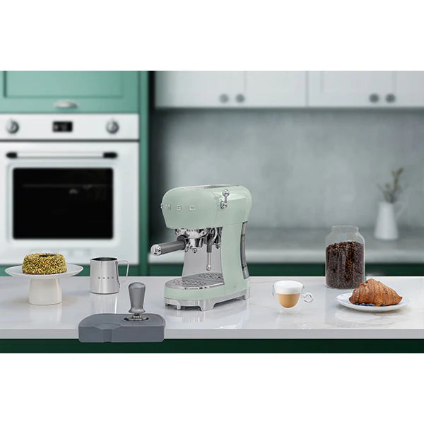 Machine à café expresso 1 L 1350 W ECF02PGEU vert d'eau Smeg