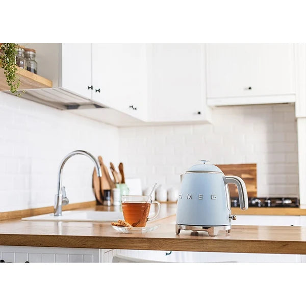 Mini bouilloire 0,8 L 1400 W KLF05PBEU bleu azur Smeg